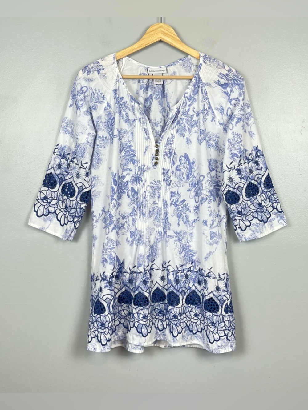 Soft Surroundings 100% cotton white blue floral print pintuck tunic top, small.